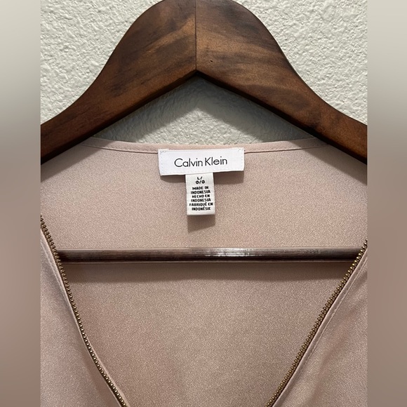 Large Champagne Calvin Klein Blouse - Picture 2 of 3